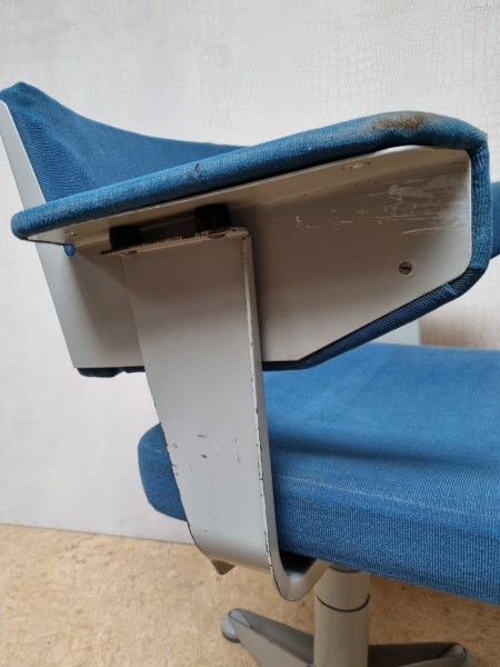 Revolve-Friso-Kramer-Ahrend-de-Cirkel-eerste-editie-first-edition-office-desk-swivel-chair-bureaustoel-00002