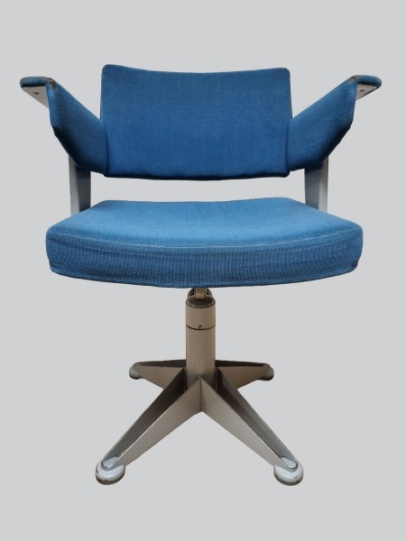 Revolve-Friso-Kramer-Ahrend-de-Cirkel-eerste-editie-first-edition-office-desk-swivel-chair-bureaustoel-00003