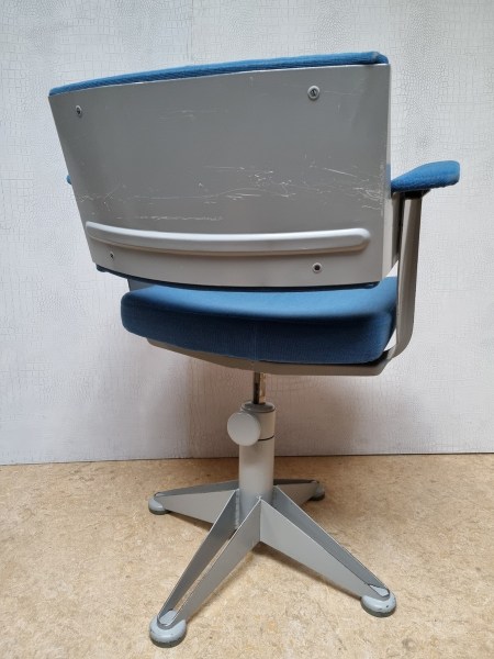 Revolve-Friso-Kramer-Ahrend-de-Cirkel-eerste-editie-first-edition-office-desk-swivel-chair-bureaustoel-00005
