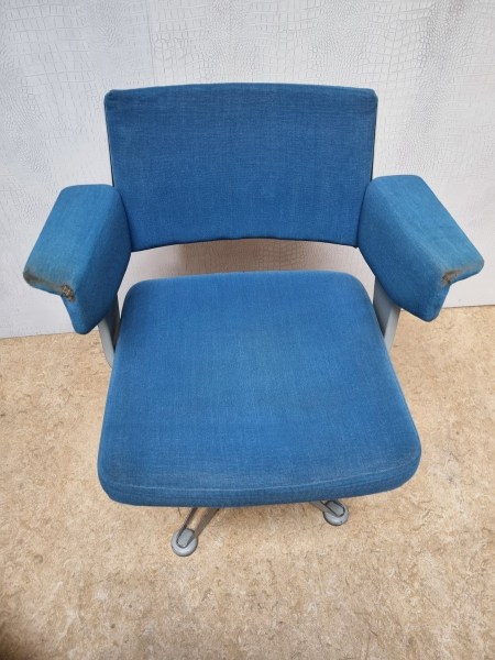 Revolve-Friso-Kramer-Ahrend-de-Cirkel-eerste-editie-first-edition-office-desk-swivel-chair-bureaustoel-00006