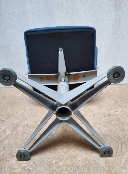 Revolve-Friso-Kramer-Ahrend-de-Cirkel-eerste-editie-first-edition-office-desk-swivel-chair-bureaustoel-15