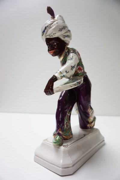Schwarzburger-Werkstatten-Hugo-Meisel-Porcelain-Blackamoor-Painted-Figure-beeld-Mohr-orientalisme-porzellankunst