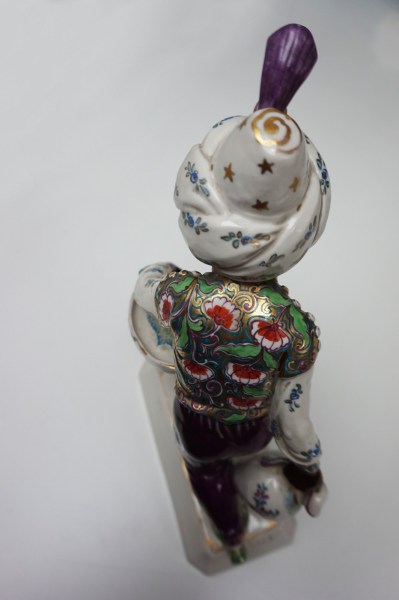 Schwarzburger-Werkstatten-Hugo-Meisel-Porcelain-Blackamoor-Painted-Figure-beeld-Mohr-orientalisme-porzellankunst