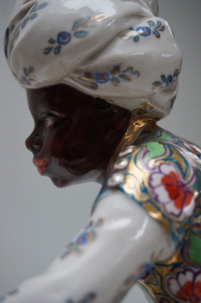 Schwarzburger-Werkstatten-Hugo-Meisel-Porcelain-Blackamoor-Painted-Figure-beeld-Mohr-orientalisme-porzellankunst