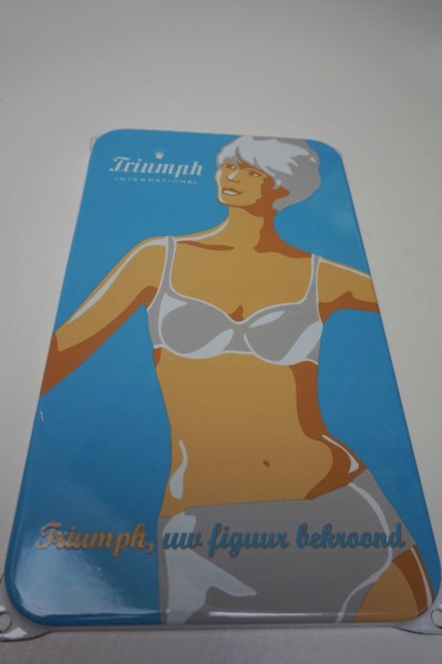 Triumph-Emaille-Reclame-bord-ondrgoed-bh-uw-fguur-bekroond-jaren-1970