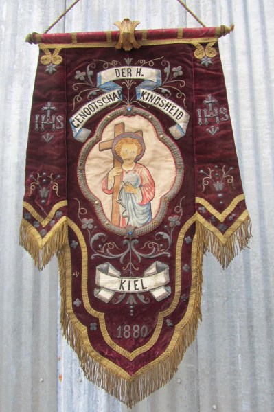 Vaandel-kerkelijk-processie-vaandel-borduurwer-Der-Genootschap-Kindsheid-Kiel-1880-banner-flag-procession-religious