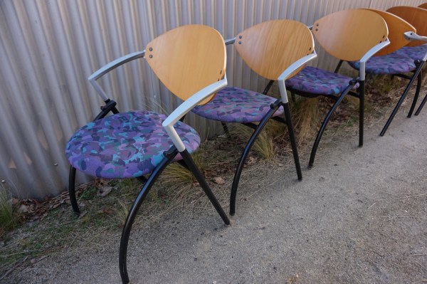 Vepa-Alpine-Memphis-style-stapelbare-stoelen-stackable-conference-dining-chairs-eetkamerstoel-vergarderstoel