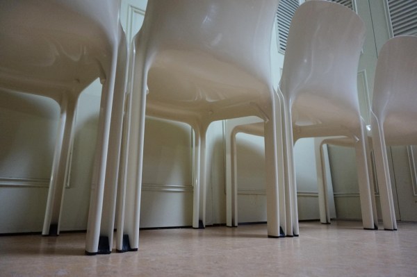 Vintage-Selene-Chairs-by-Vico-Magistretti-Artemide-stoelen