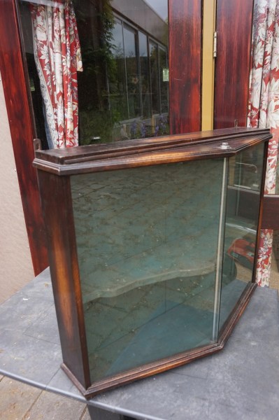 Vitrinekast-prijzenkast-hangvitrine-muurvitrine-achterkant-deuren-art-deco-eiken-oak-hanging-display-cabinet-trophy-04