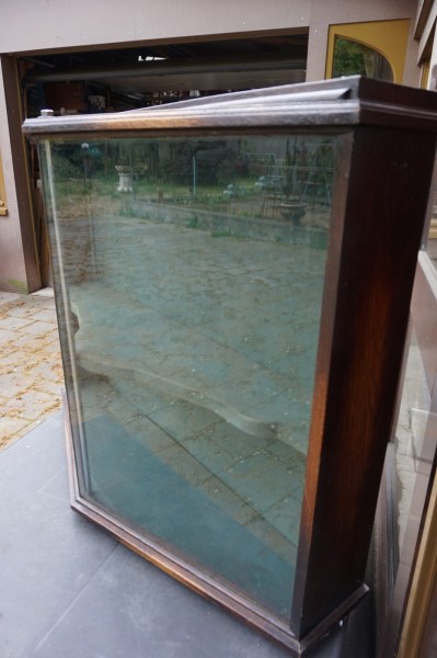 Vitrinekast-prijzenkast-hangvitrine-muurvitrine-achterkant-deuren-art-deco-eiken-oak-hanging-display-cabinet-trophy-05