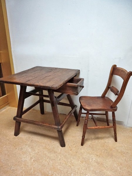 Wabi-Sabi-table-rustic-work-swiss-banker-merchant-primitive_20