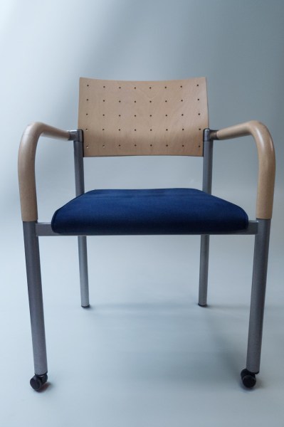 Wiesner-Hager-armstoel-eetkamerstoel-vergaderstoel-stoel-aluform-arge2-memphis-style-chair-armrest-armchair