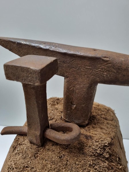 antiek-aambeeld-haarspit-boer-zeis-steckamboss-anvil-country-wabi-sabi-industrieel-interior-rustic-farmhouse-industrial-00008