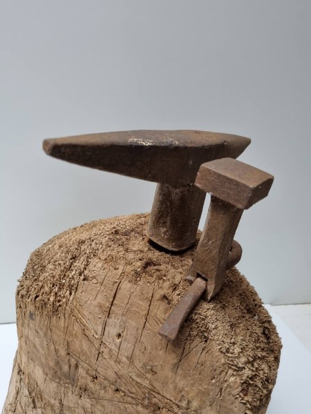 antiek-aambeeld-haarspit-boer-zeis-steckamboss-anvil-country-wabi-sabi-industrieel-interior-rustic-farmhouse-industrial-00009