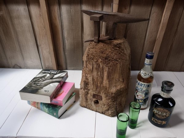 antiek-aambeeld-haarspit-boer-zeis-steckamboss-anvil-country-wabi-sabi-industrieel-interior-rustic-farmhouse-industrial-00013