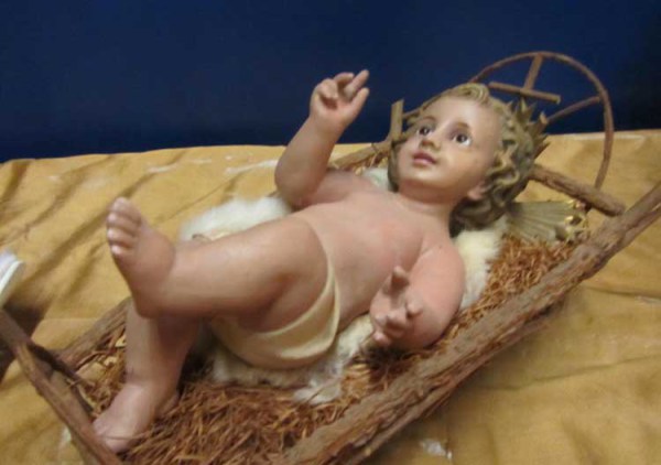 antiek-gipsen-kindje-jezus-baby-jesus-plaster-cradle