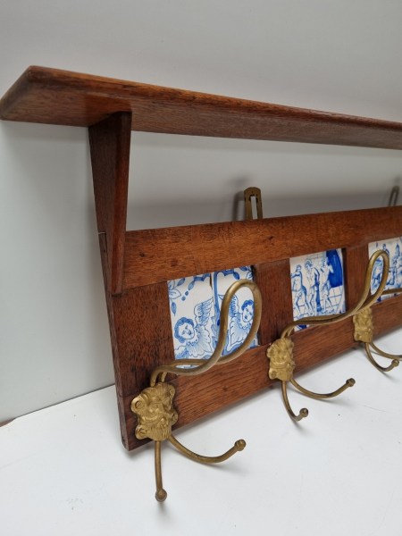 antieke-eiken-kapstok-keukenrek-tegels-bijbelse-taferelen-engelen-coat-rack-kitchen-tiles-biblical-scenes-antique-oak-00004
