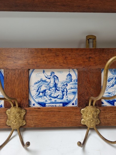 antieke-eiken-kapstok-keukenrek-tegels-bijbelse-taferelen-engelen-coat-rack-kitchen-tiles-biblical-scenes-antique-oak-00007