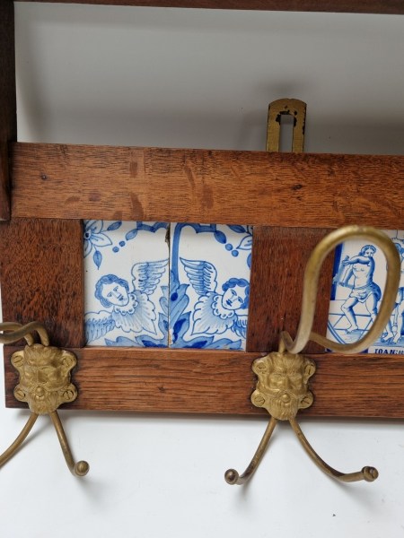antieke-eiken-kapstok-keukenrek-tegels-bijbelse-taferelen-engelen-coat-rack-kitchen-tiles-biblical-scenes-antique-oak-00009