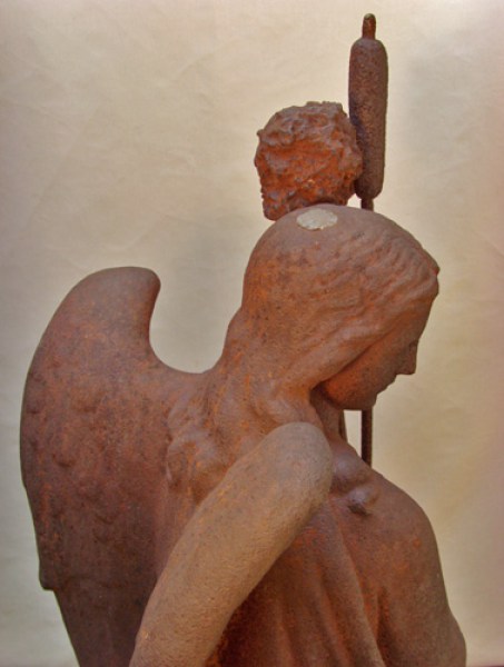 Antieke gietijzeren engelen, pair of large cast iron angels