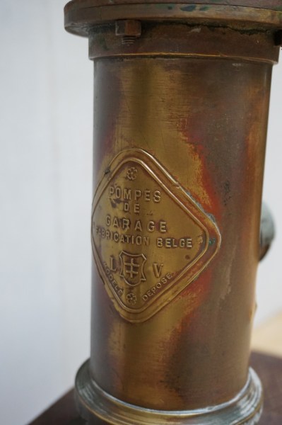 antieke-garage-pomp-banden-vintage-mobiele-handmatige-pompes-tire-pump-pnues-ancien-voiture-antique-auto-museum-00003