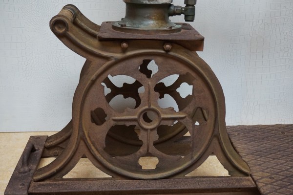 antieke-garage-pomp-banden-vintage-mobiele-handmatige-pompes-tire-pump-pnues-ancien-voiture-antique-auto-museum-00006