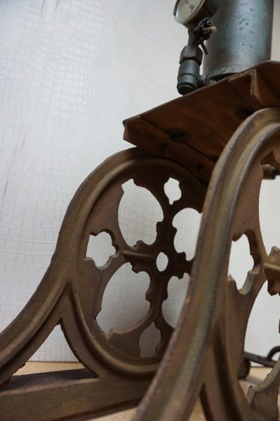 antieke-garage-pomp-banden-vintage-mobiele-handmatige-pompes-tire-pump-pnues-ancien-voiture-antique-auto-museum-00016