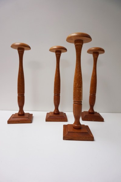 antieke-oude-brocante-houten-hoedenstandaard-hoeden-standaard-hoedenstaanders-standaard-mutsen-hat-stand-antique