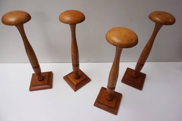 antieke-oude-brocante-houten-hoedenstandaard-hoeden-standaard-hoedenstaanders-standaard-mutsen-hat-stand-antique