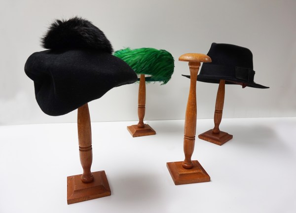 antieke-oude-brocante-houten-hoedenstandaard-hoeden-standaard-hoedenstaanders-standaard-mutsen-hat-stand-antique