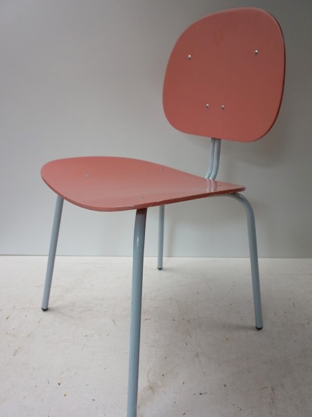 auping-stoelen-Wim-Rietveld-stijl-buisframe-plywood-chairs-roze