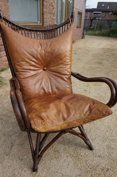 bamboo-rattan-vintage-leather-lounge-chair-high-fan-back-Rohe-Noordwolde-bamboe