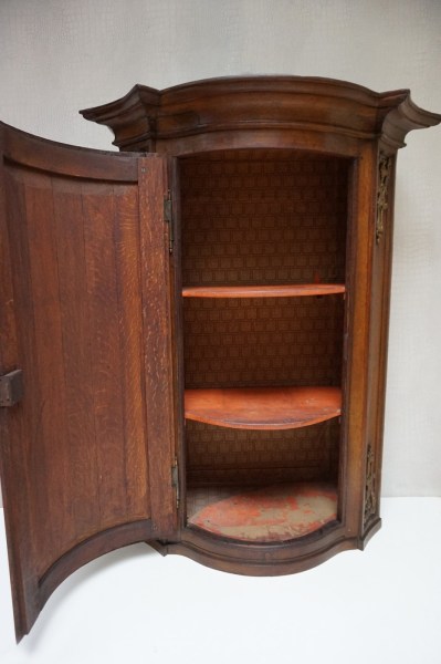 bow-front-oak-cupboard-cabinet-antique-counter-top-halfronde-voorkant-kast-eiken-antiek