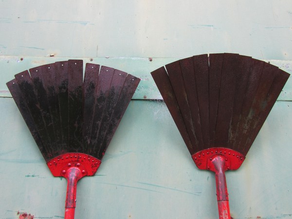 brandkloppers-vuurkloppers-brandblussers-vuurzweep-brand-bestrijder-fire-flapper-killer-swatter-wildfire-vintage-1