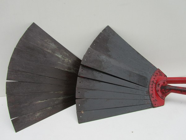 brandkloppers-vuurkloppers-brandblussers-vuurzweep-brand-bestrijder-fire-flapper-killer-swatter-wildfire-vintage