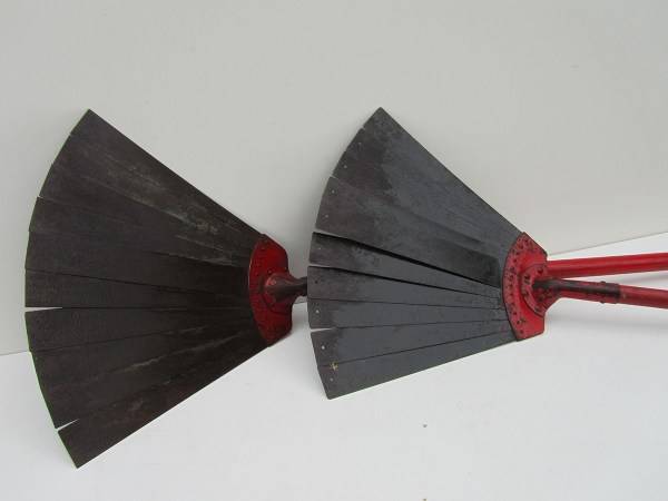 brandkloppers-vuurkloppers-brandblussers-vuurzweep-brand-bestrijder-fire-flapper-killer-swatter-wildfire-vintage-6