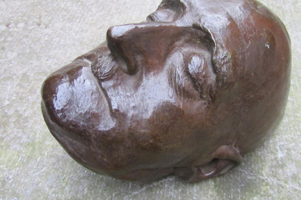 bronzen-dodenmasker-deathmask-totenmaske-bronze-unknown-person-hitler-style-moustache-snor-WWII-