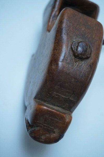 old-cattle-amulet-container-wooden-animal-protection-middle-east-central-asia-farmers-vee-dier-hout-bescherming-koran