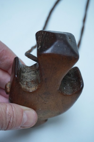 old-cattle-amulet-container-wooden-animal-protection-middle-east-central-asia-farmers-vee-dier-hout-bescherming-koran