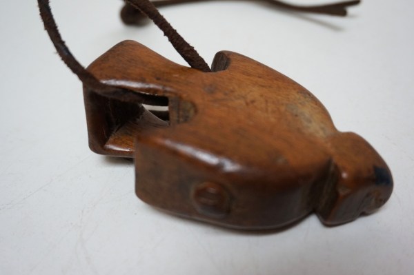 old-cattle-amulet-container-wooden-animal-protection-middle-east-central-asia-farmers-vee-dier-hout-bescherming-koran