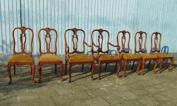 Set of 7 Chippendale walnut dining chairs, stoelen