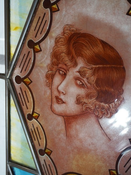 Amsterdamse-school-glas-in-lood-panelen-ramen-art-deco-dames-portretten-roaring-twenties-gebrandschilderd-stained-glass