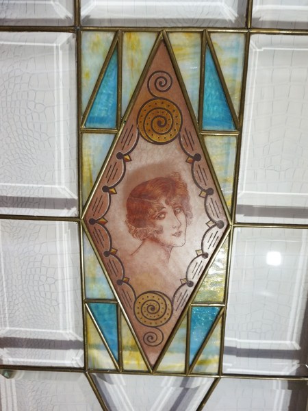 Amsterdamse-school-glas-in-lood-panelen-ramen-art-deco-dames-portretten-roaring-twenties-gebrandschilderd-stained-glass