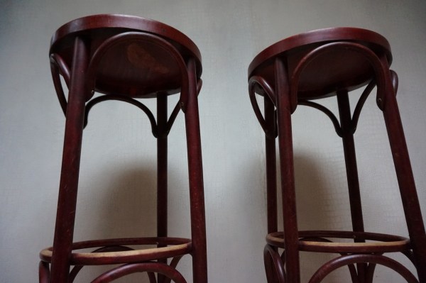 houten-barkrukken-thonet-stijl-mahonie-gebeitst-jaren-70-bentwood-bar-stools-barstool-vintage-1970s-00005