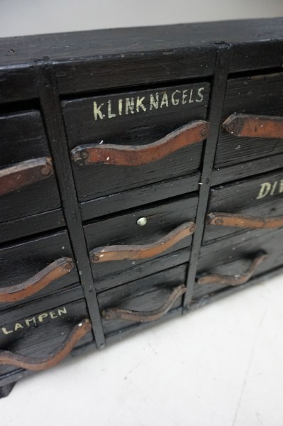 industriele-vintage-ladekast-werkplaats-kast-houten-hangkast-hangladenkast-laden-blok-hanging-workshop-cabinet