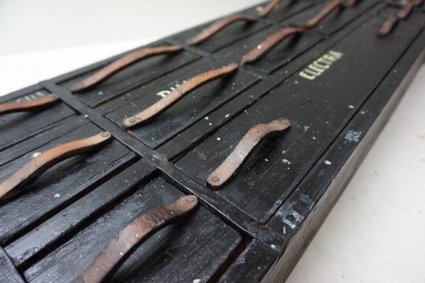 industriele-vintage-ladekast-werkplaats-kast-houten-hangkast-hangladenkast-laden-blok-hanging-workshop-cabinet