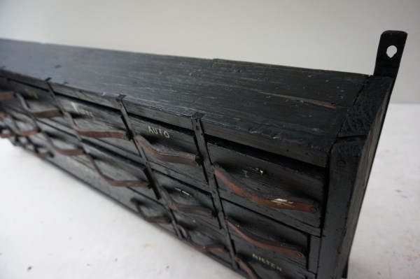 industriele-vintage-ladekast-werkplaats-kast-houten-hangkast-hangladenkast-laden-blok-hanging-workshop-cabinet