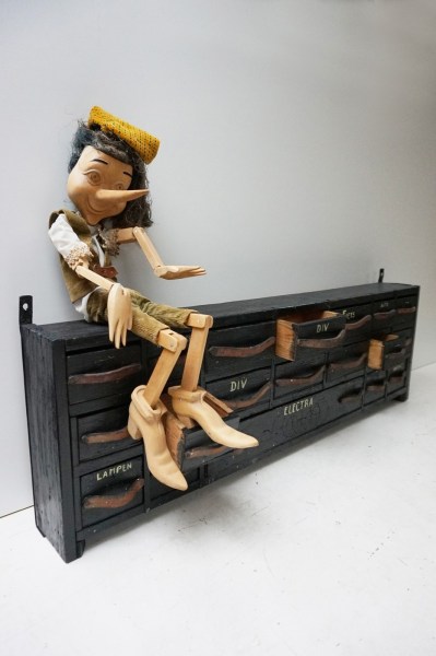 industriele-vintage-ladekast-werkplaats-kast-houten-hangkast-hangladenkast-laden-blok-hanging-workshop-cabinet