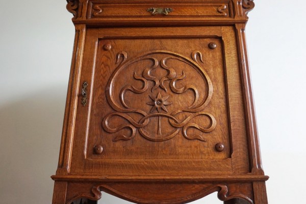 Art Nouveau-Jugendstil-oak-kastje-commode--cabinet -dresser-drawer-style-Gustave-Serrurier-Bovy