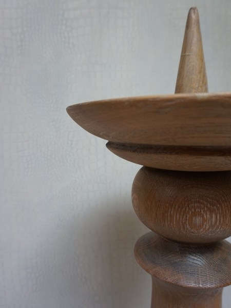 kaarsenhouder-kaarsenstandaard-kandelaar-kerkkandelaar-vintage-blank-eiken-candlestick-church-oak
